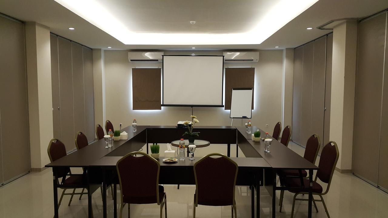Biz Hotel City Center Ambon Exterior photo