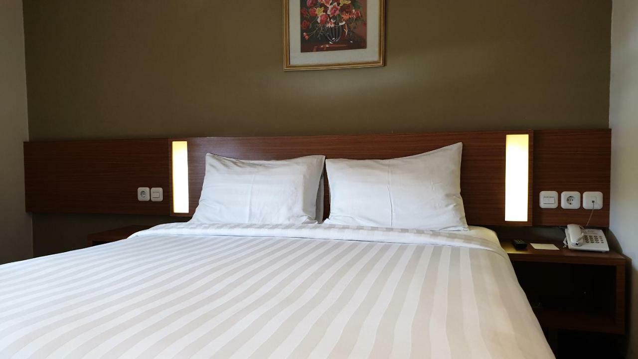 Biz Hotel City Center Ambon Exterior photo