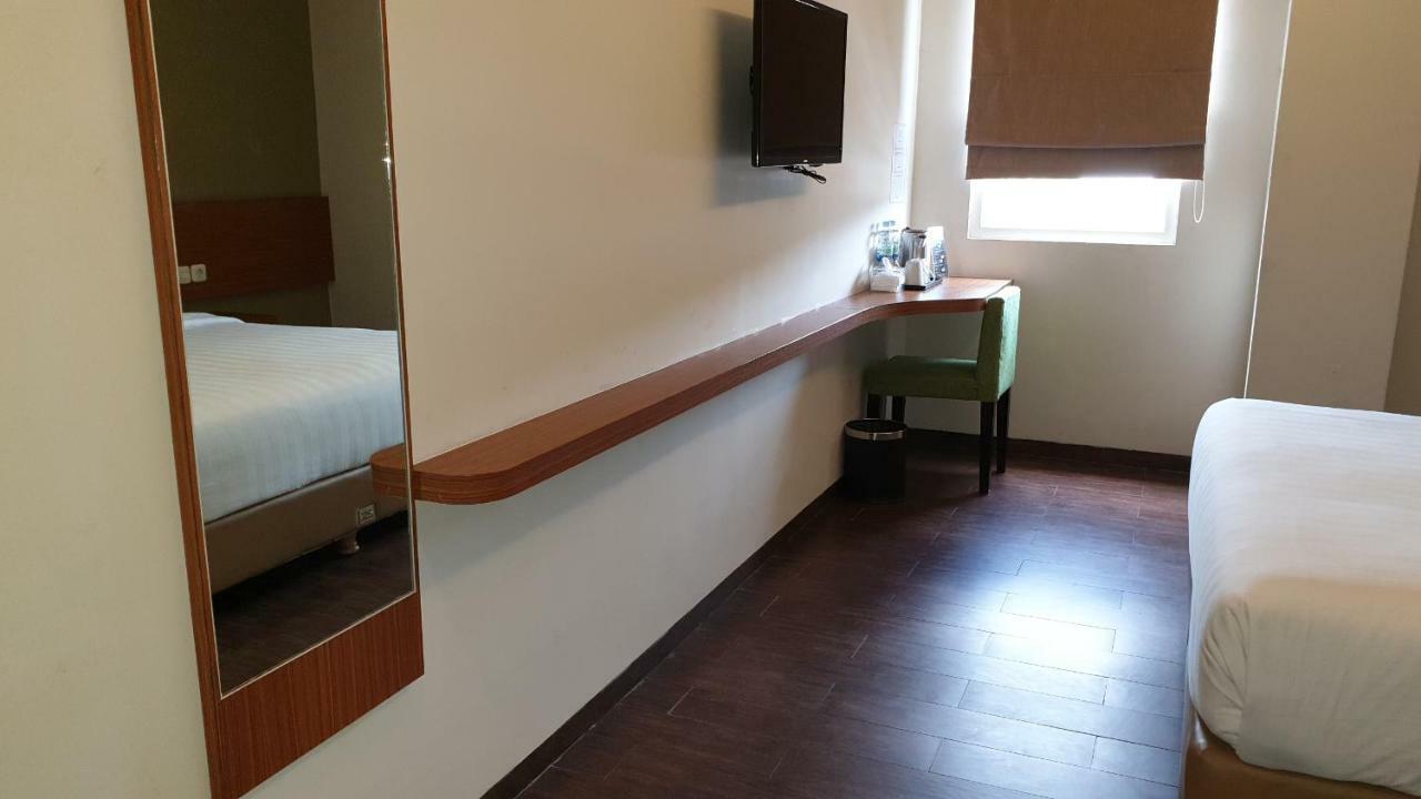 Biz Hotel City Center Ambon Exterior photo